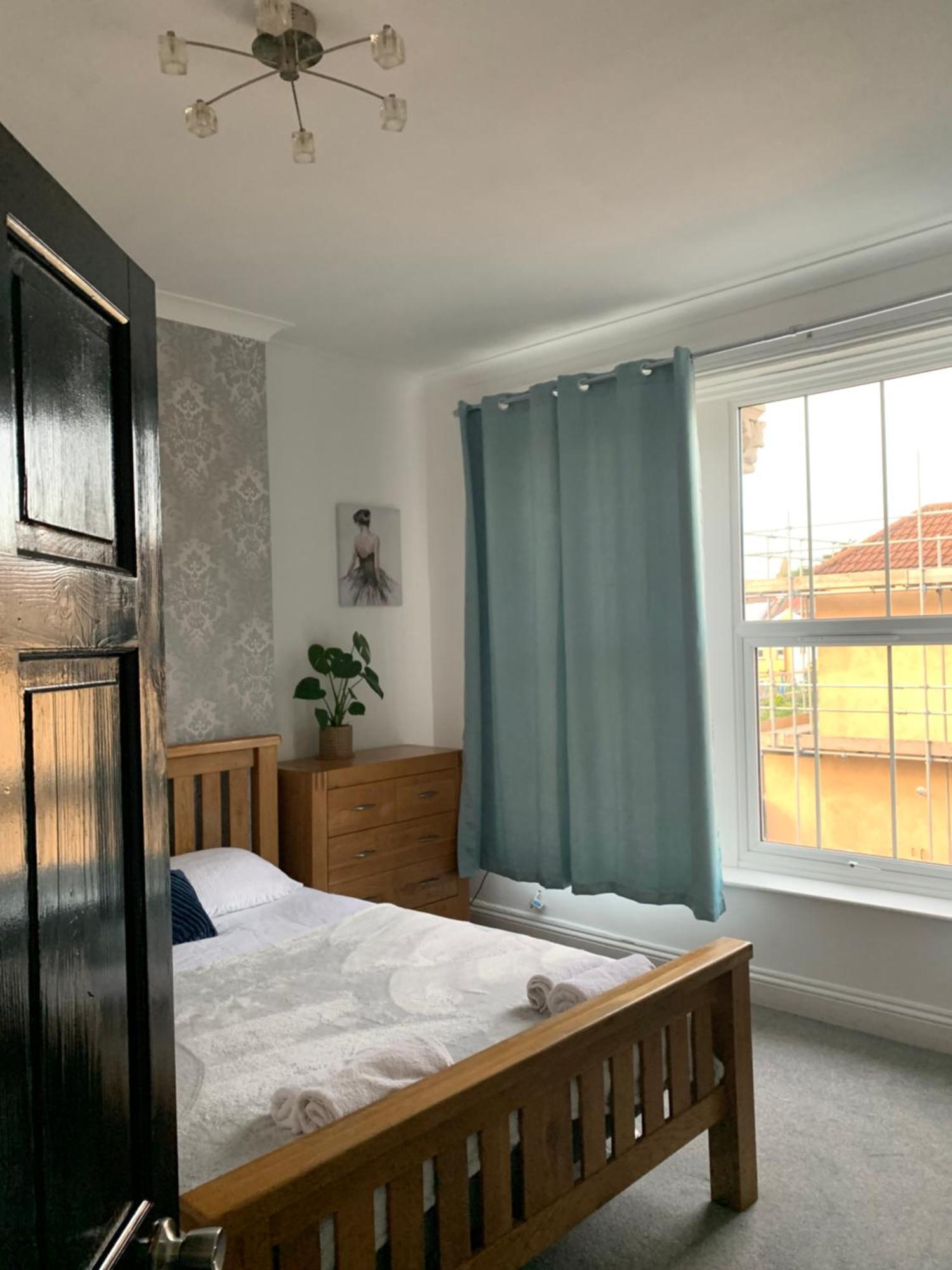 Stylish 91Sqm Victoria 2 Bedroom Apartment Bristol Exterior foto