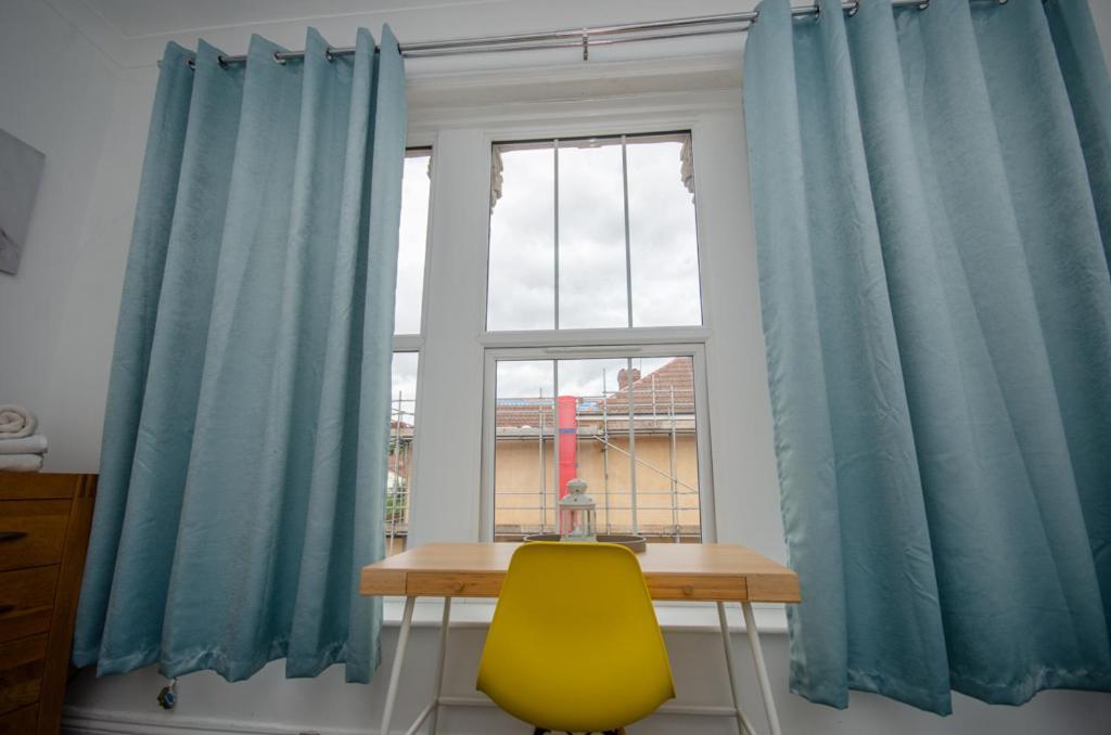 Stylish 91Sqm Victoria 2 Bedroom Apartment Bristol Exterior foto