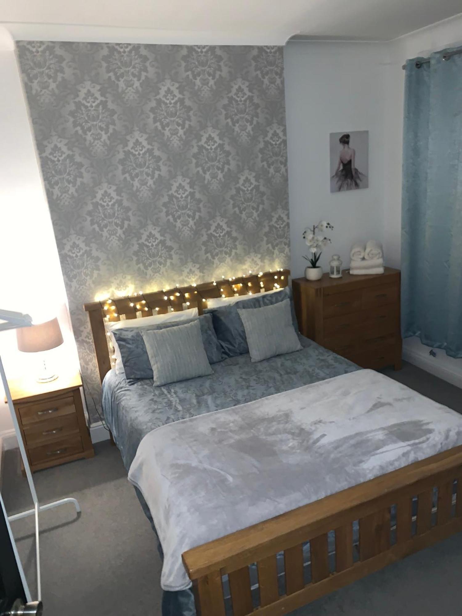 Stylish 91Sqm Victoria 2 Bedroom Apartment Bristol Exterior foto